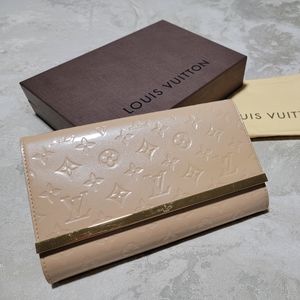 Louis Vuitton Vernis Ana Clutch